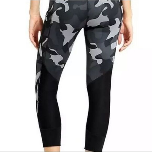 ATHLETA Black and Gray Camouflage Leggings Size Small - Picture 2 of 6